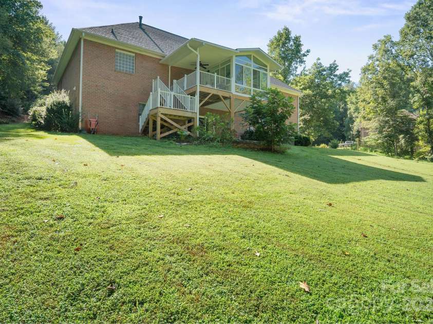 5025 Woodwinds Drive, Hickory, NC 28601.  MLS# CAR4294677, YatesRealty ID 35182. 
