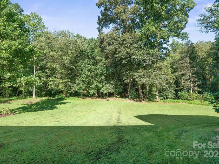 5025 Woodwinds Drive, Hickory, NC 28601.  MLS# CAR4294677, YatesRealty ID 35182. 