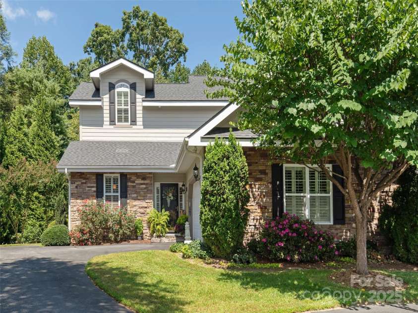 287 Towne Place Drive, Hendersonville, NC 28792.  MLS# CAR4296250, YatesRealty ID 35183. 