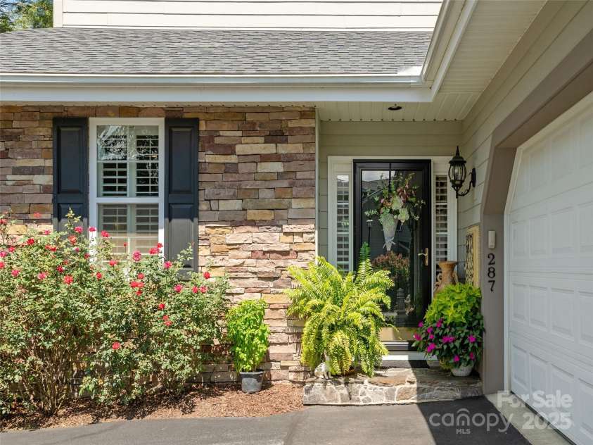 287 Towne Place Drive, Hendersonville, NC 28792.  MLS# CAR4296250, YatesRealty ID 35183. 