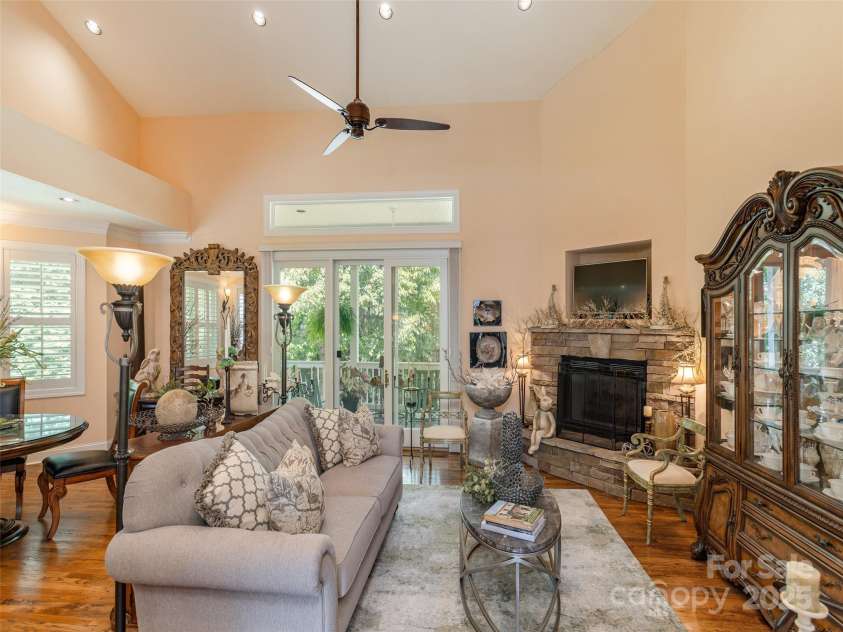 287 Towne Place Drive, Hendersonville, NC 28792.  MLS# CAR4296250, YatesRealty ID 35183. 