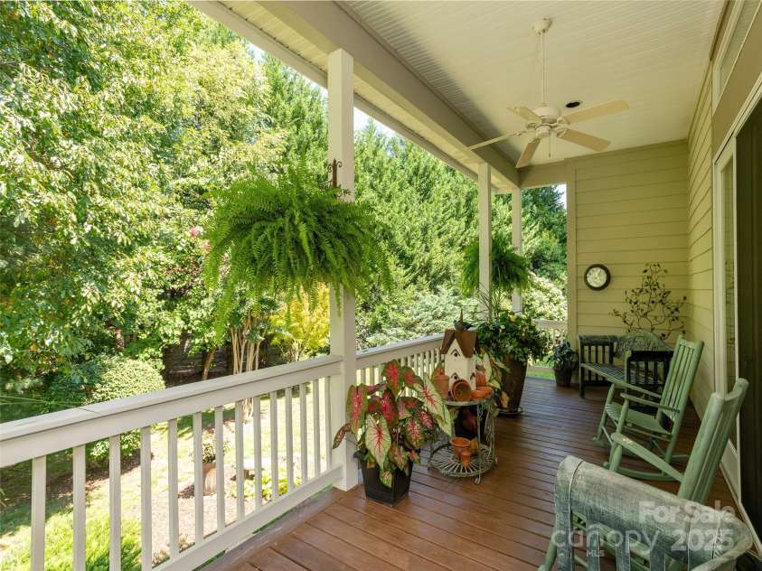 287 Towne Place Drive, Hendersonville, NC 28792.  MLS# CAR4296250, YatesRealty ID 35183. 