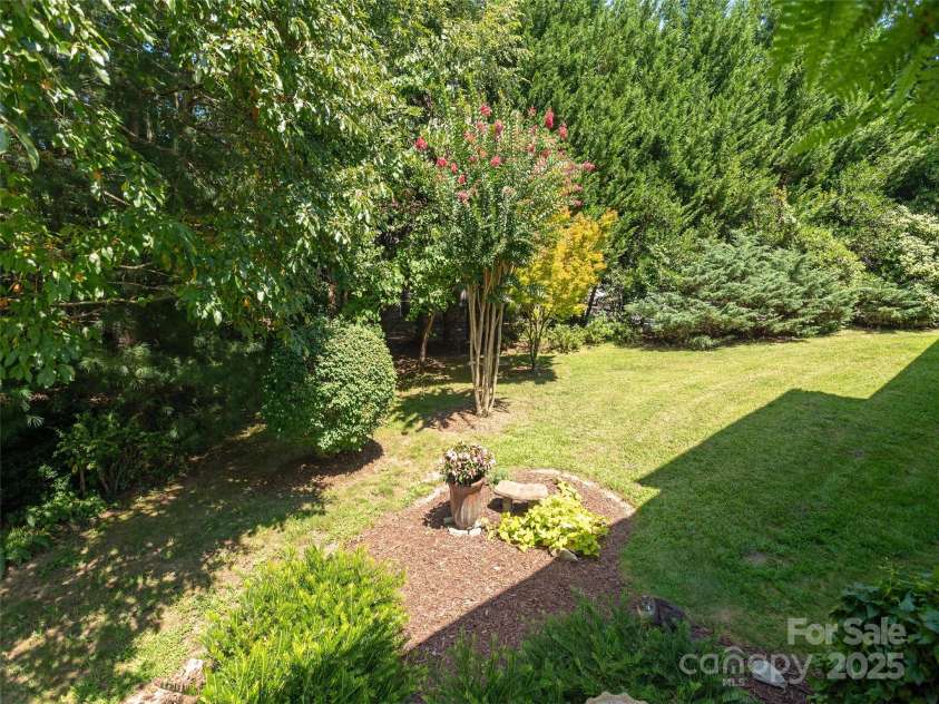 287 Towne Place Drive, Hendersonville, NC 28792.  MLS# CAR4296250, YatesRealty ID 35183. 