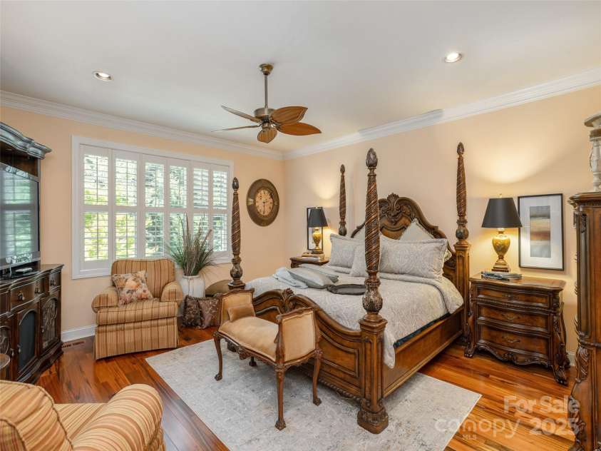 287 Towne Place Drive, Hendersonville, NC 28792.  MLS# CAR4296250, YatesRealty ID 35183. 
