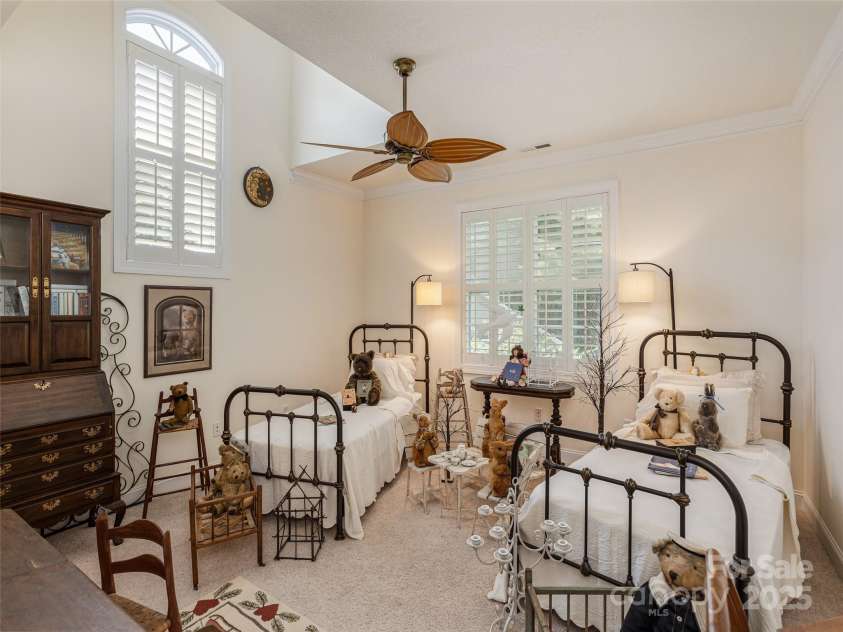 287 Towne Place Drive, Hendersonville, NC 28792.  MLS# CAR4296250, YatesRealty ID 35183. 