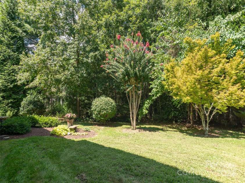 287 Towne Place Drive, Hendersonville, NC 28792.  MLS# CAR4296250, YatesRealty ID 35183. 