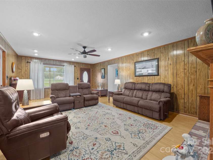 1945 Jim McCarter Road, Clover, SC 29710.  MLS# CAR4272277, YatesRealty ID 35184. Family Room / Living Room