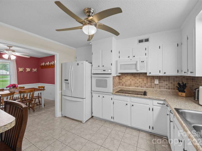 1945 Jim McCarter Road, Clover, SC 29710.  MLS# CAR4272277, YatesRealty ID 35184. Open Kitchen