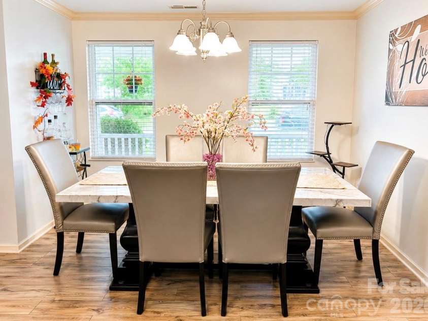 413 Peachtree Road, Charlotte, NC 28216.  MLS# CAR4400432, YatesRealty ID 35184. 