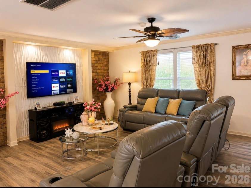 413 Peachtree Road, Charlotte, NC 28216.  MLS# CAR4400432, YatesRealty ID 35184. 