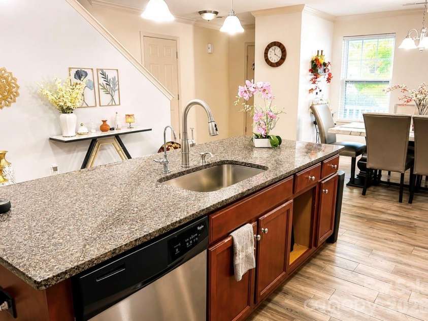 413 Peachtree Road, Charlotte, NC 28216.  MLS# CAR4400432, YatesRealty ID 35184. 