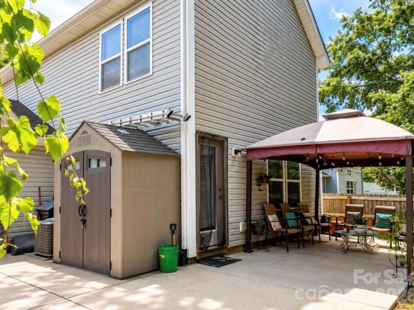 413 Peachtree Road, Charlotte, NC 28216.  MLS# CAR4400432, YatesRealty ID 35184. 