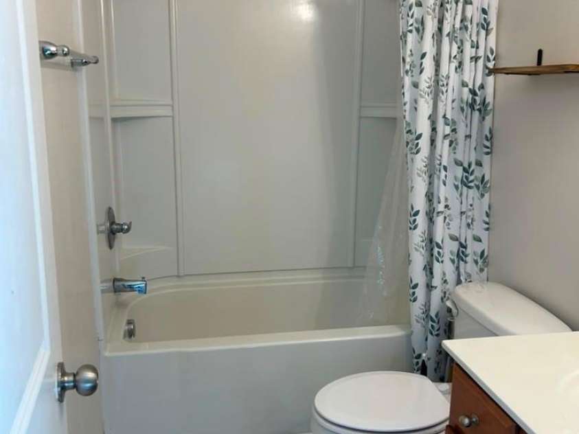 413 Peachtree Road, Charlotte, NC 28216.  MLS# CAR4400432, YatesRealty ID 35184. 