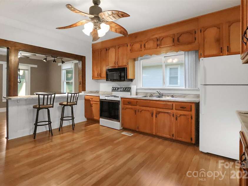872 Wellman Street, Gastonia, NC 28054.  MLS# CAR4250064, YatesRealty ID 35185. 