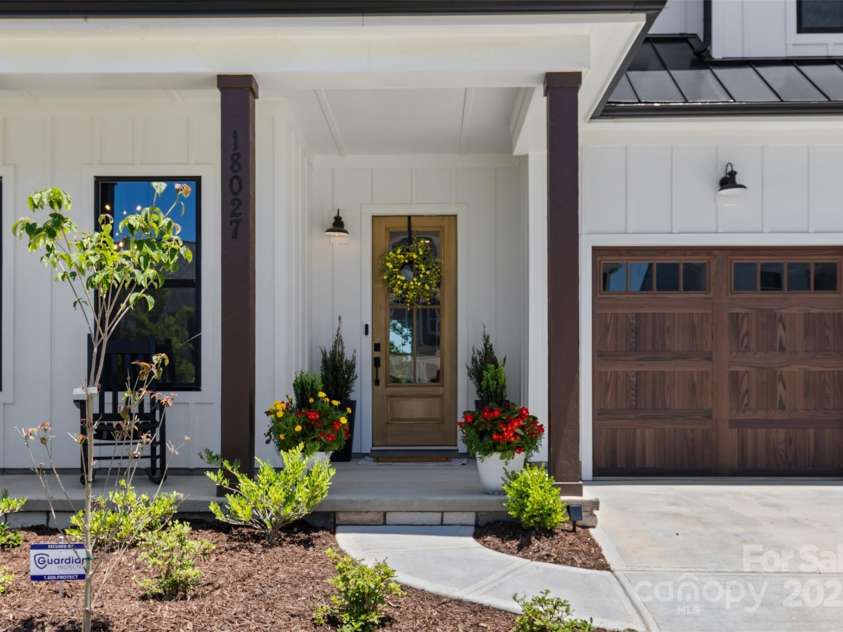 18027 Wilbanks Drive, Charlotte, NC 28278.  MLS# CAR4274393, YatesRealty ID 35186. 