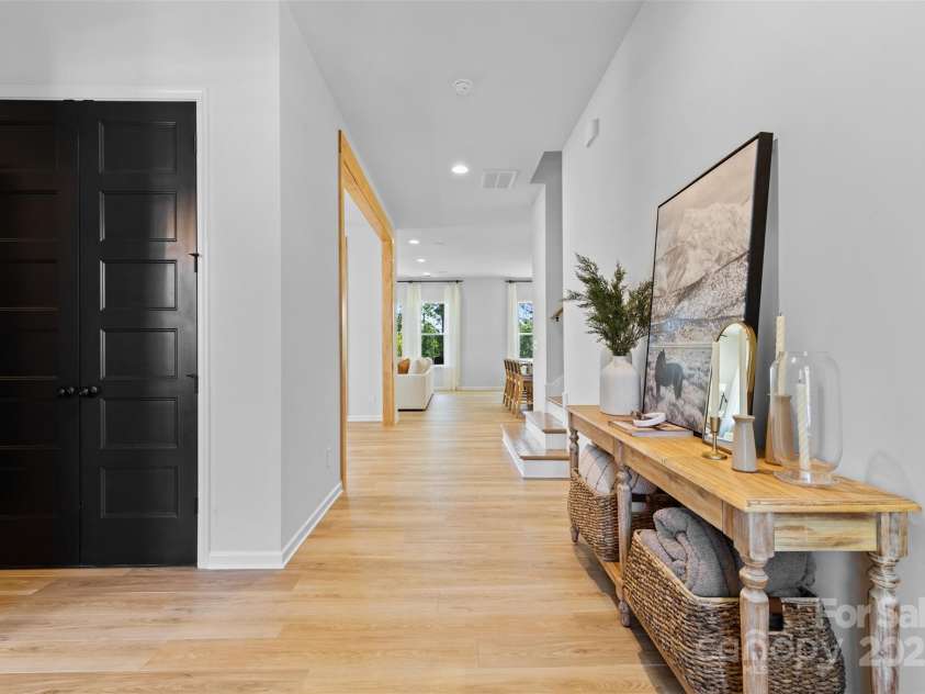 18027 Wilbanks Drive, Charlotte, NC 28278.  MLS# CAR4274393, YatesRealty ID 35186. 