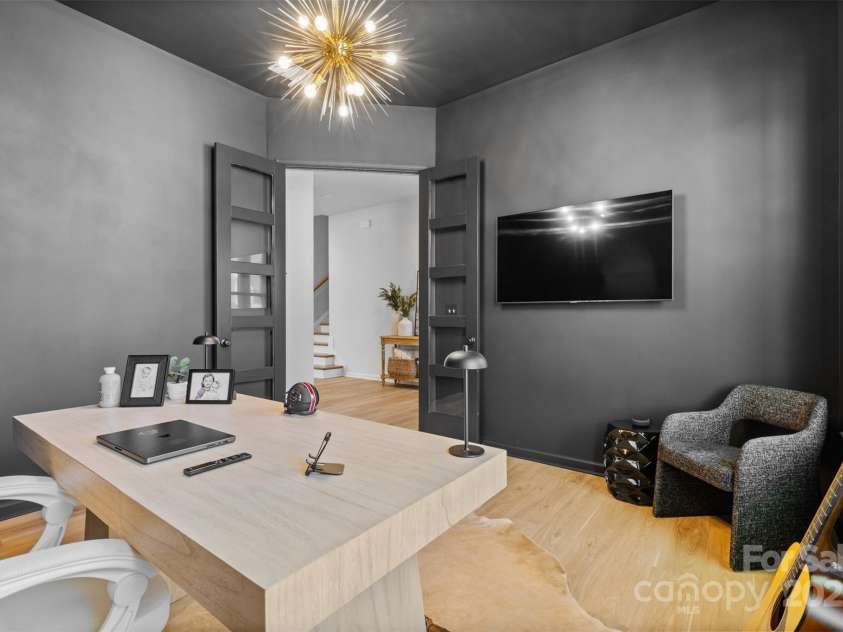 18027 Wilbanks Drive, Charlotte, NC 28278.  MLS# CAR4274393, YatesRealty ID 35186. 