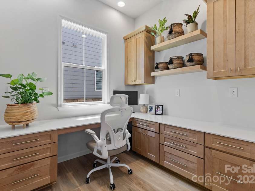 18027 Wilbanks Drive, Charlotte, NC 28278.  MLS# CAR4274393, YatesRealty ID 35186. 