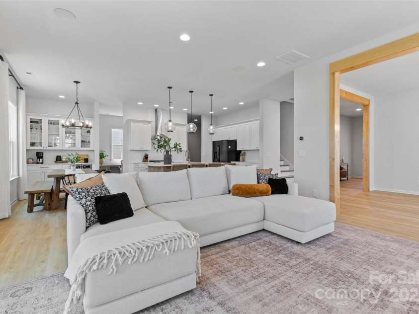 18027 Wilbanks Drive, Charlotte, NC 28278.  MLS# CAR4274393, YatesRealty ID 35186. 