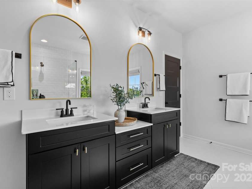 18027 Wilbanks Drive, Charlotte, NC 28278.  MLS# CAR4274393, YatesRealty ID 35186. 