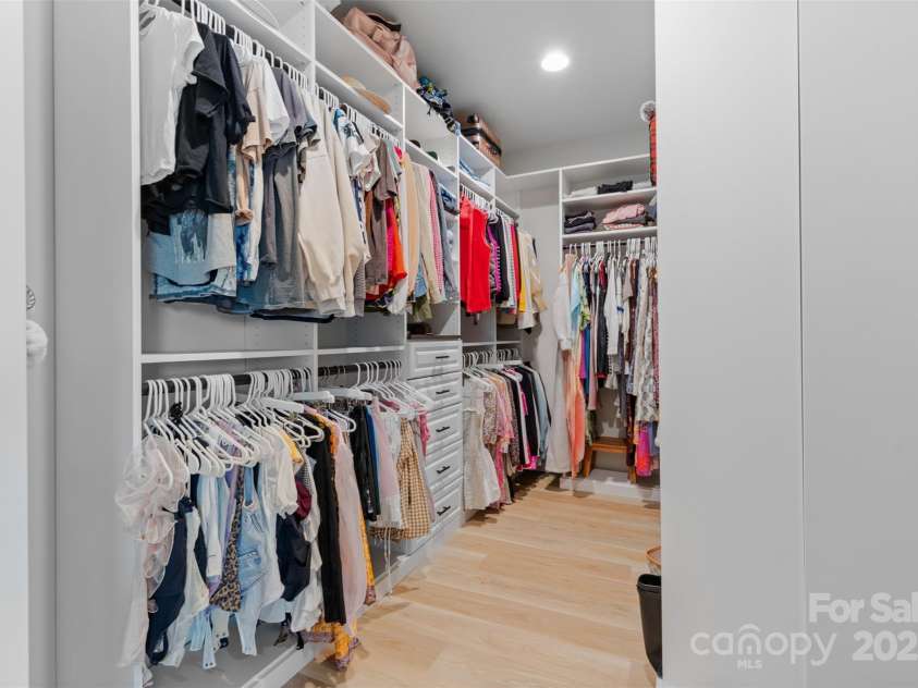 18027 Wilbanks Drive, Charlotte, NC 28278.  MLS# CAR4274393, YatesRealty ID 35186. 