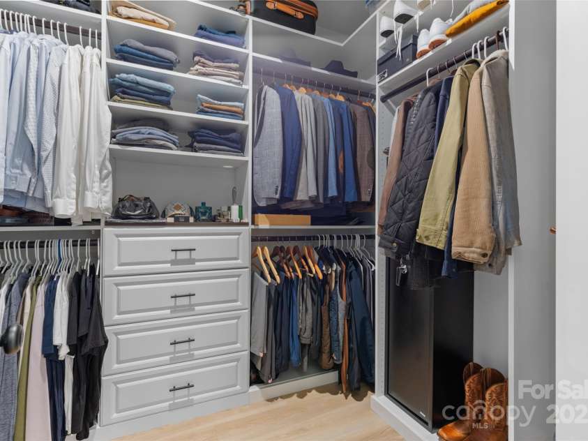 18027 Wilbanks Drive, Charlotte, NC 28278.  MLS# CAR4274393, YatesRealty ID 35186. 