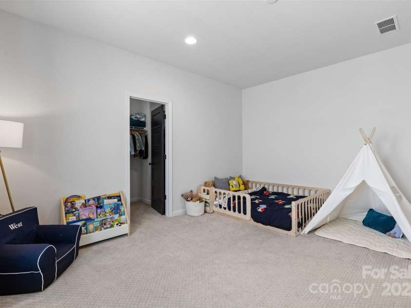 18027 Wilbanks Drive, Charlotte, NC 28278.  MLS# CAR4274393, YatesRealty ID 35186. 