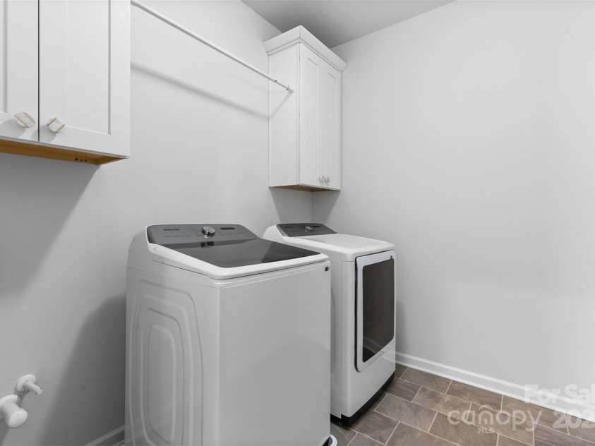 18027 Wilbanks Drive, Charlotte, NC 28278.  MLS# CAR4274393, YatesRealty ID 35186. 