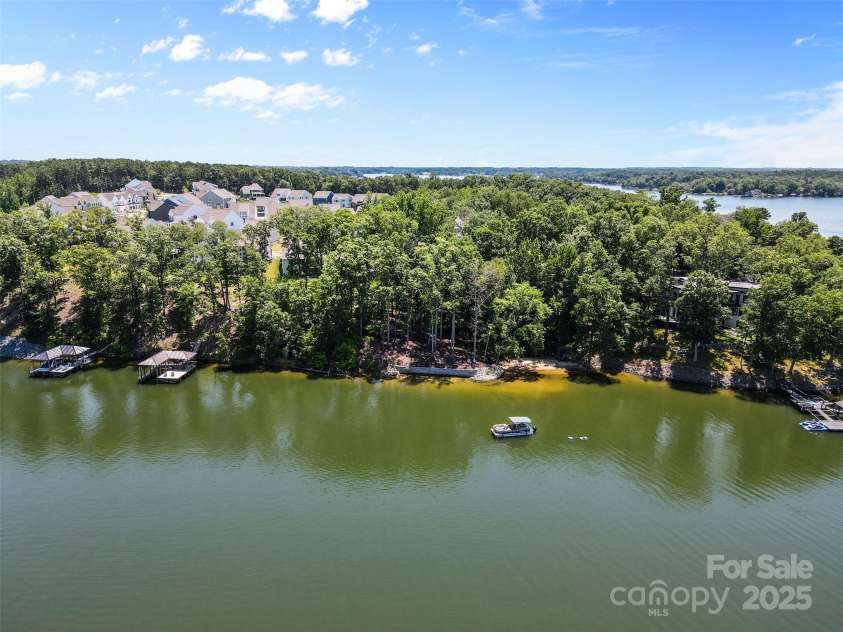 18027 Wilbanks Drive, Charlotte, NC 28278.  MLS# CAR4274393, YatesRealty ID 35186. 