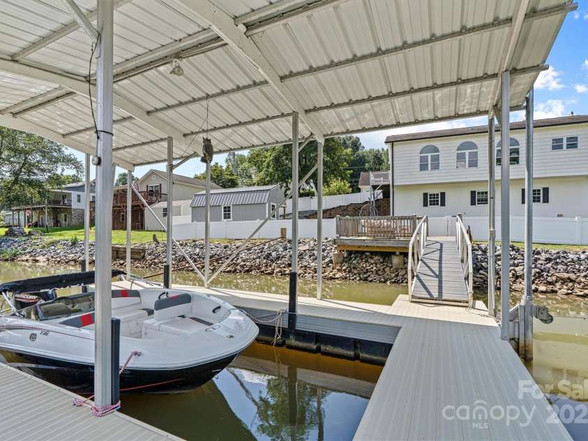 209 Catawba Avenue, Hickory, NC 28601.  MLS# CAR4294357, YatesRealty ID 35187. Boat Dock/Rear House View