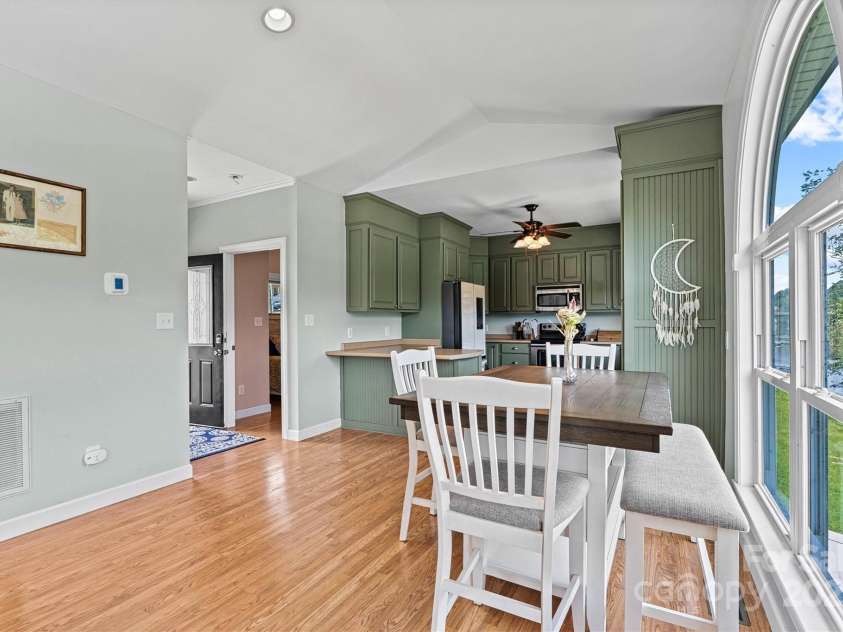 209 Catawba Avenue, Hickory, NC 28601.  MLS# CAR4294357, YatesRealty ID 35187. Dining/Front Entry View