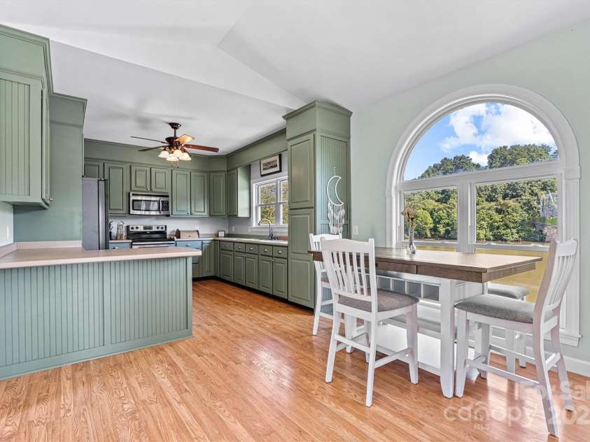 209 Catawba Avenue, Hickory, NC 28601.  MLS# CAR4294357, YatesRealty ID 35187. Dining/Kitchen View