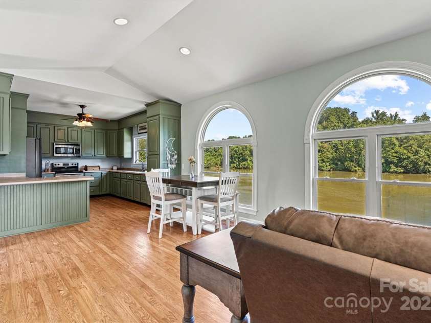 209 Catawba Avenue, Hickory, NC 28601.  MLS# CAR4294357, YatesRealty ID 35187. Dining/Kitchen View