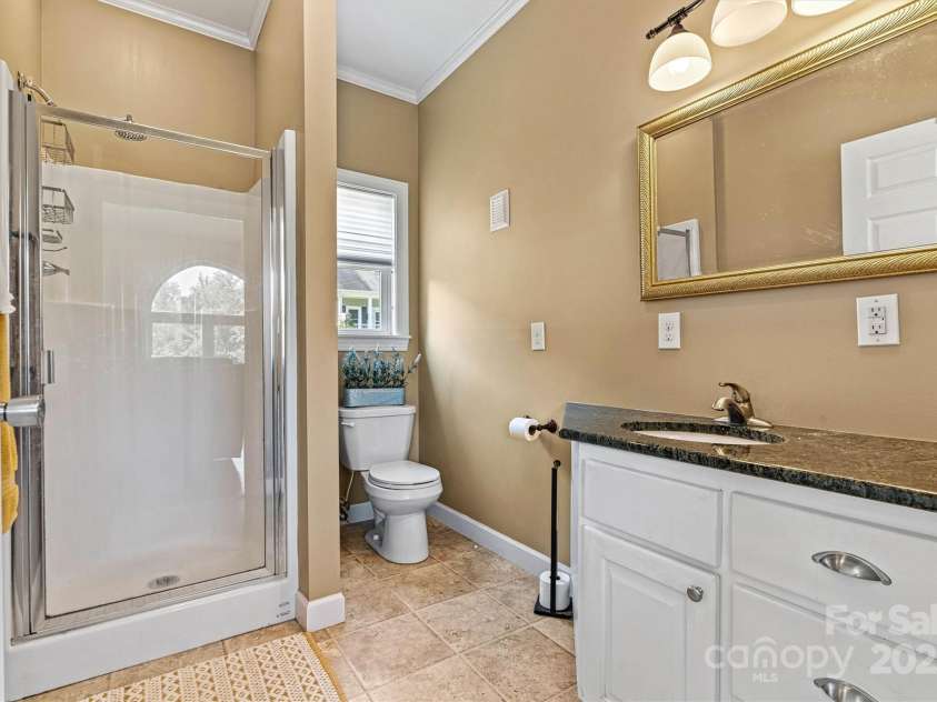 209 Catawba Avenue, Hickory, NC 28601.  MLS# CAR4294357, YatesRealty ID 35187. Full Bath/Shower View