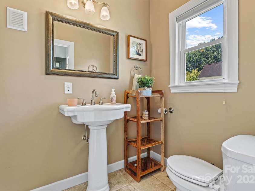 209 Catawba Avenue, Hickory, NC 28601.  MLS# CAR4294357, YatesRealty ID 35187. Half Guest Bath/Window View