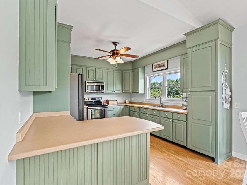 209 Catawba Avenue, Hickory, NC 28601.  MLS# CAR4294357, YatesRealty ID 35187. Kitchen View