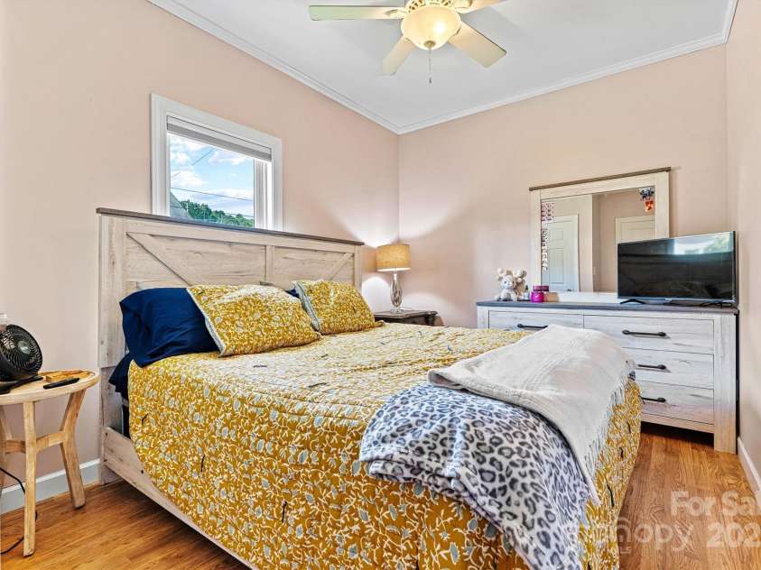209 Catawba Avenue, Hickory, NC 28601.  MLS# CAR4294357, YatesRealty ID 35187. Split Bedroom Plan/Window View