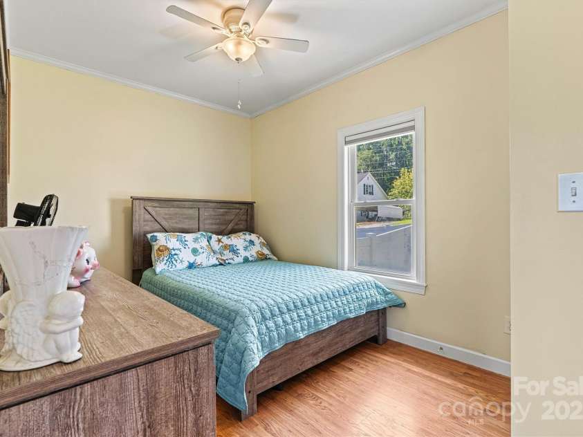 209 Catawba Avenue, Hickory, NC 28601.  MLS# CAR4294357, YatesRealty ID 35187. Split Bedroom Plan/Window View