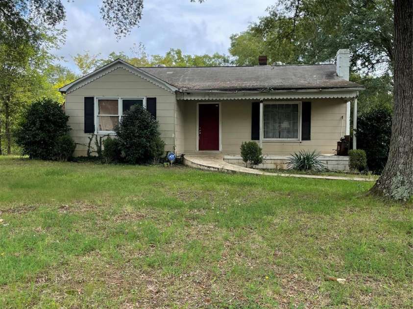 1040 19th Street, Hickory, NC 28601.  MLS# CAR4295253, YatesRealty ID 35188. 