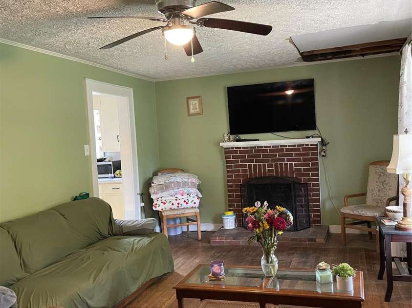 1040 19th Street, Hickory, NC 28601.  MLS# CAR4295253, YatesRealty ID 35188. 