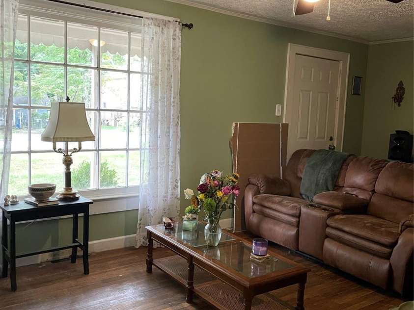 1040 19th Street, Hickory, NC 28601.  MLS# CAR4295253, YatesRealty ID 35188. 