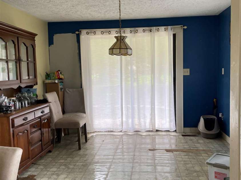 1040 19th Street, Hickory, NC 28601.  MLS# CAR4295253, YatesRealty ID 35188. 