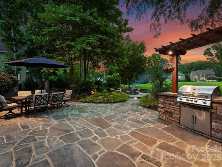 18832 Greyton Lane, Davidson, NC 28036.  MLS# CAR4284182, YatesRealty ID 35189. 