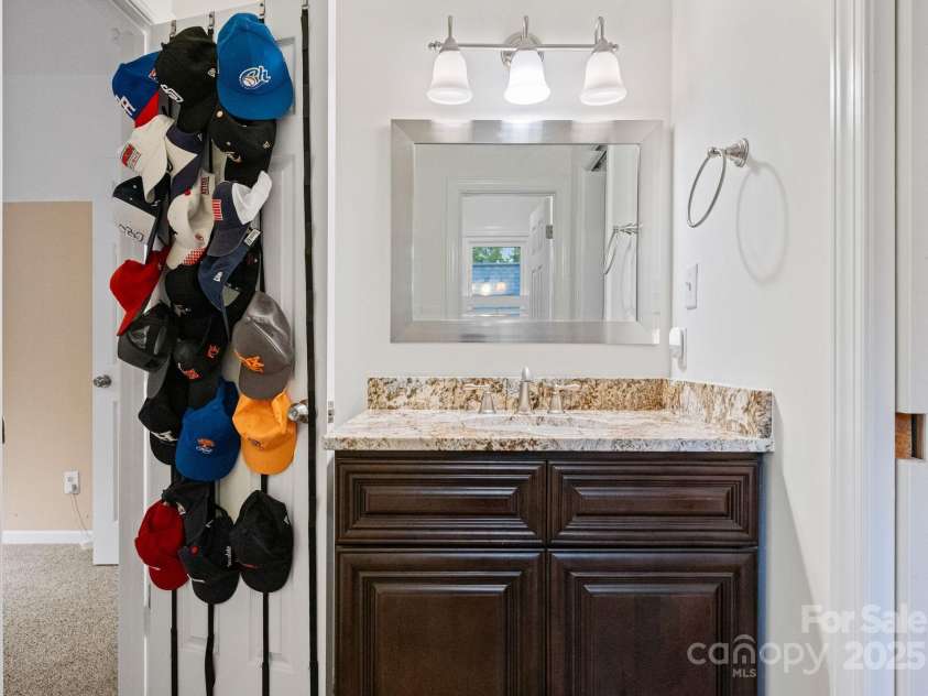 18832 Greyton Lane, Davidson, NC 28036.  MLS# CAR4284182, YatesRealty ID 35189. 