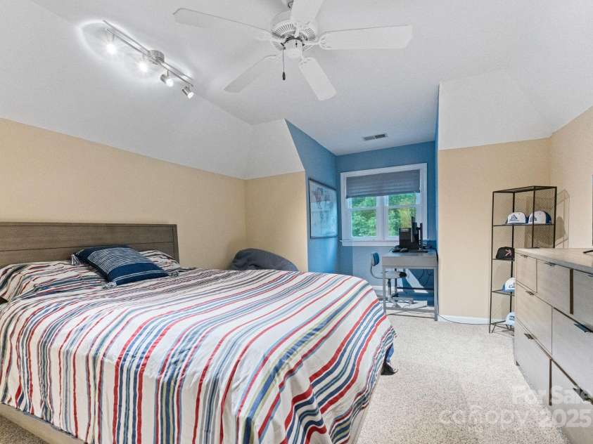 18832 Greyton Lane, Davidson, NC 28036.  MLS# CAR4284182, YatesRealty ID 35189. 