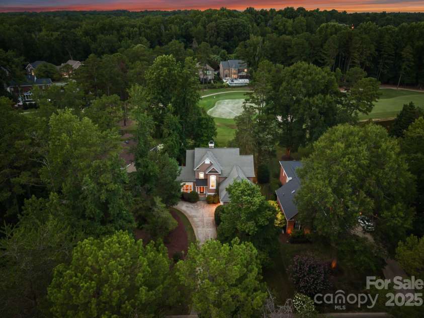 18832 Greyton Lane, Davidson, NC 28036.  MLS# CAR4284182, YatesRealty ID 35189. 