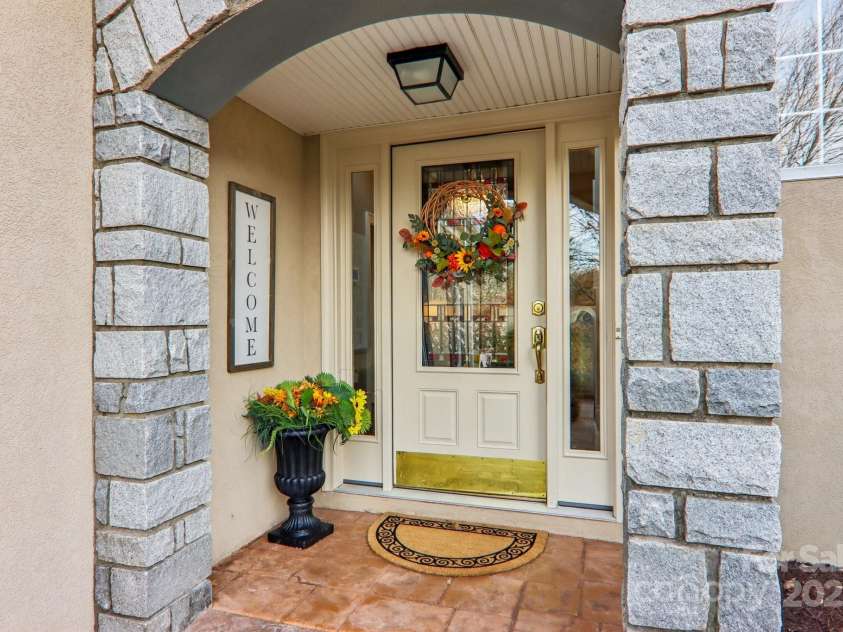 1 Bideford Row, Asheville, NC 28803.  MLS# CAR4321264, YatesRealty ID 3519. 