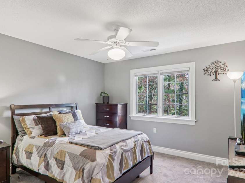 1 Bideford Row, Asheville, NC 28803.  MLS# CAR4321264, YatesRealty ID 3519. 