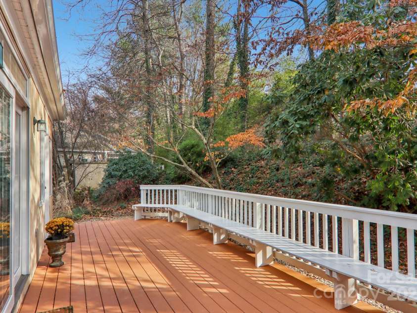 1 Bideford Row, Asheville, NC 28803.  MLS# CAR4321264, YatesRealty ID 3519. 