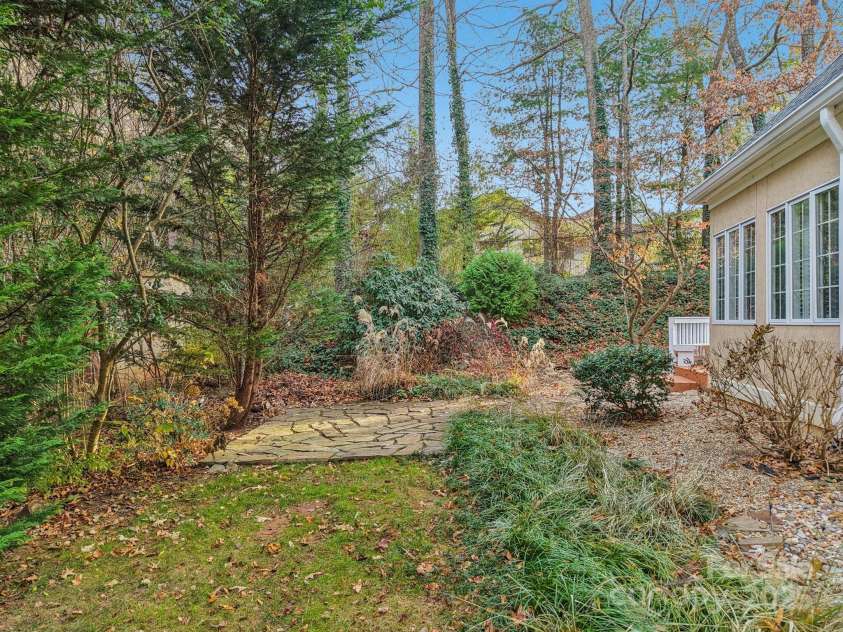 1 Bideford Row, Asheville, NC 28803.  MLS# CAR4321264, YatesRealty ID 3519. 